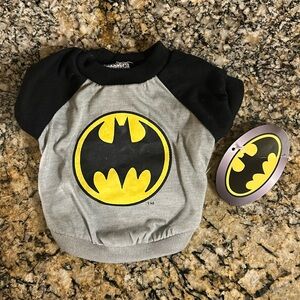 NWT BATMAN SHIRT
XS